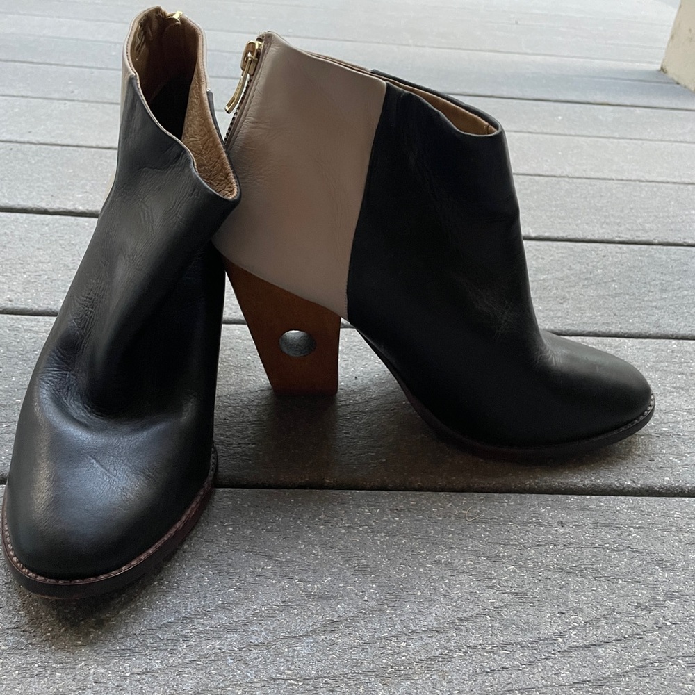 Gorgeous two-tone Nina Payne ankle booties size 39